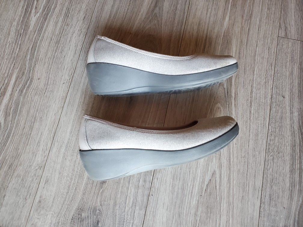 Crocs. Wedge. Dress Shoes. New. Deltona