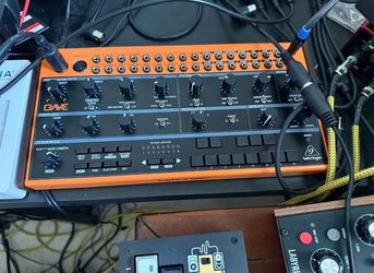 Behringer Crave Synthesizer