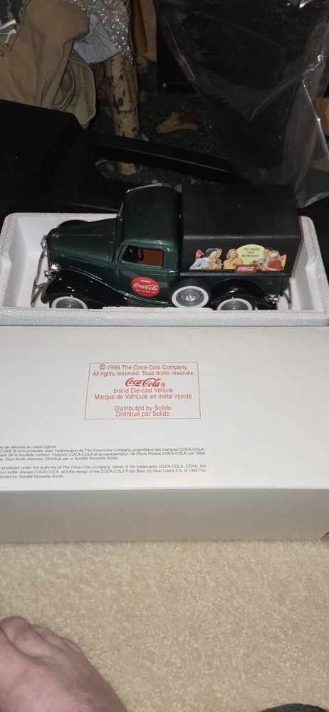 Coca-Cola 1998 collectible truck
