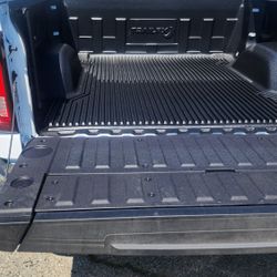 BEDLINER IN STOCK FOR ALL TRUCKS, PLASTICO PARA LA CAJA, BED LINER, TONNEAU COVERS, TAPADERAS, HARD TRIFOLD BED COVERS, SIDE STEPS, RACKS, TAPAS 