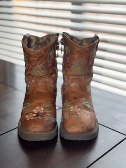 6c Cowboy Boots with Floral Embroidery