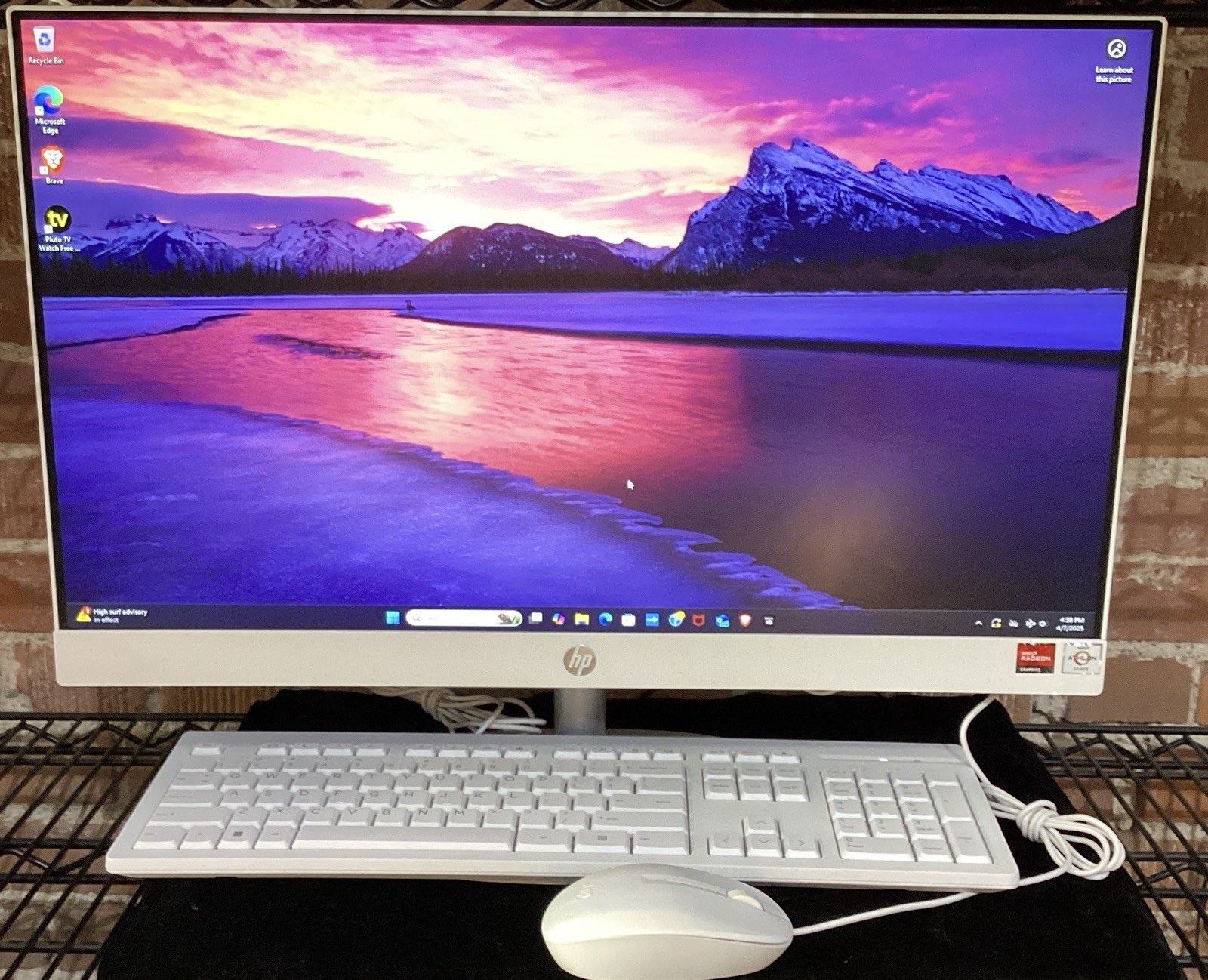 HP ALL-IN_ONE DESKTOP 24" 24-CR0010 AMD ATHLON SILVER 7120U 8GB RAM, 256GB SSD