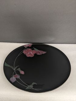 Mikasa Tango floral on black plate 12"
