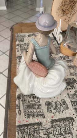 Lladró Porcelain Girl Figurine with Hat
