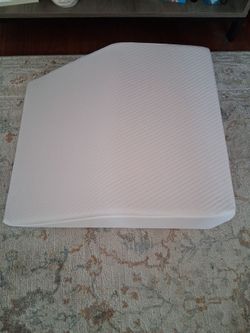 White foam leg rest.