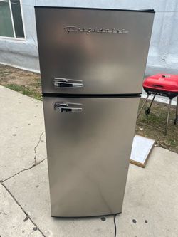Frigidaire refrigerator and freezer