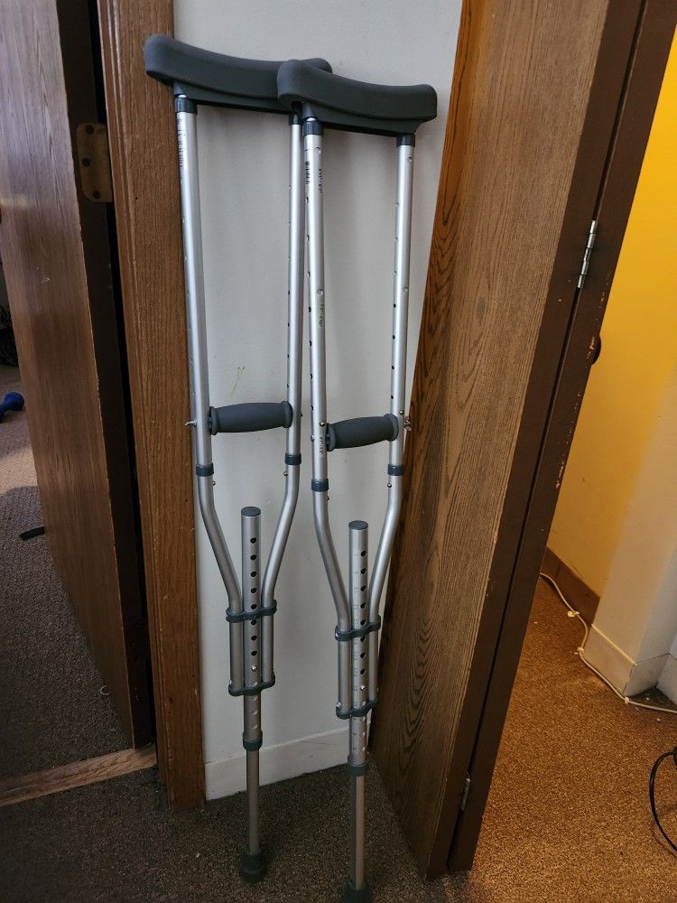 Equate Universal Crutches