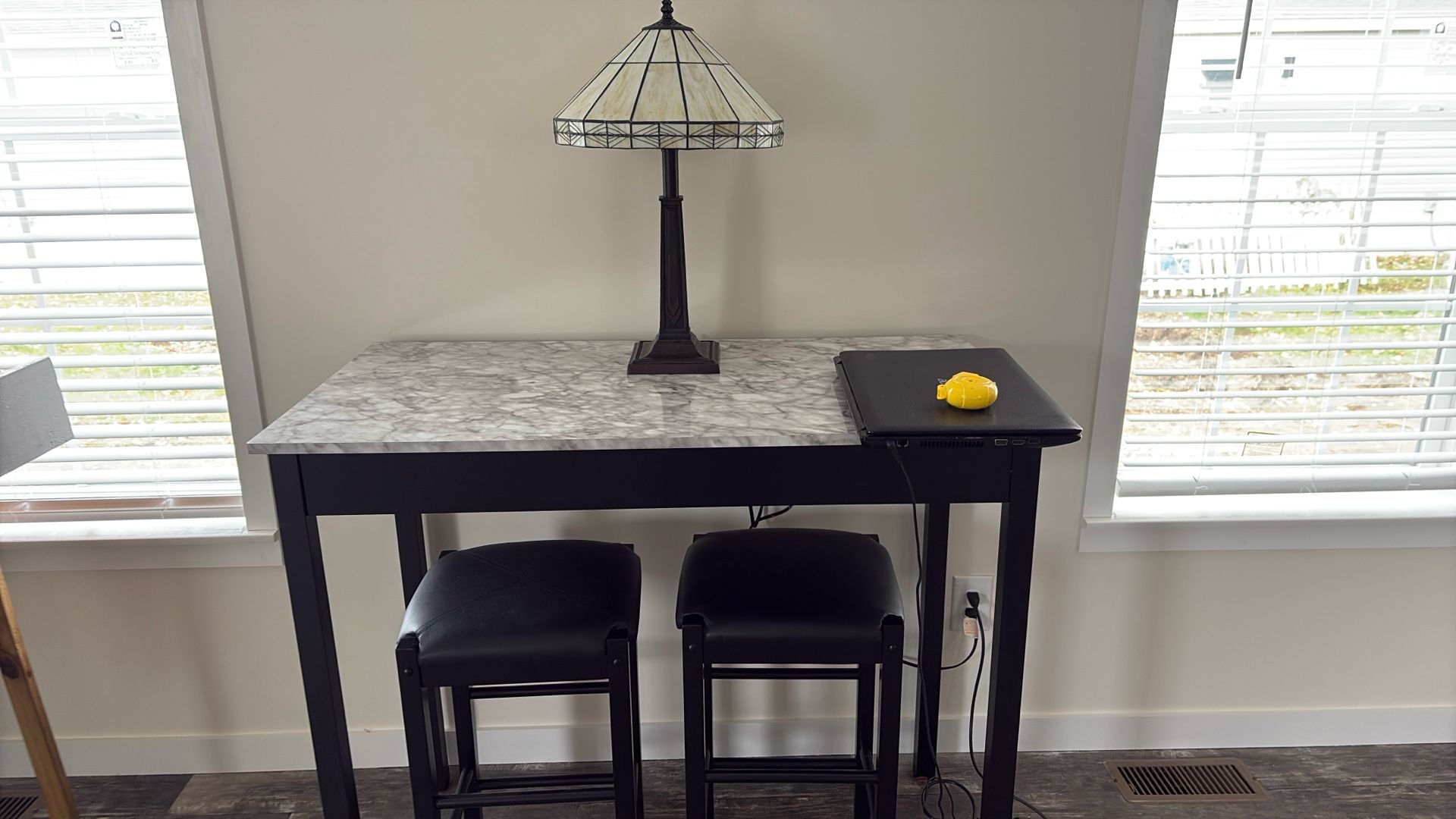 Small Table With 2 Seats 