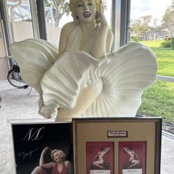 Marilyn Monroe Statue