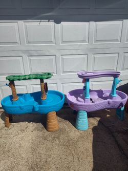 Kids Water Tables Set of Two only 40$ both or 20$ each