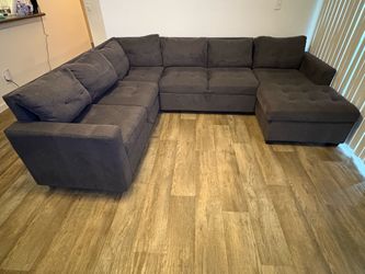 U-Shaped Sleeper Sectional Sofa with Storage Chaise | Excellent Condition