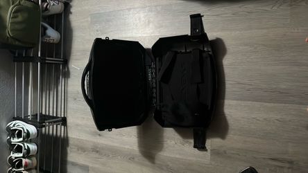 GAEMS Portable gaming monitor and cords