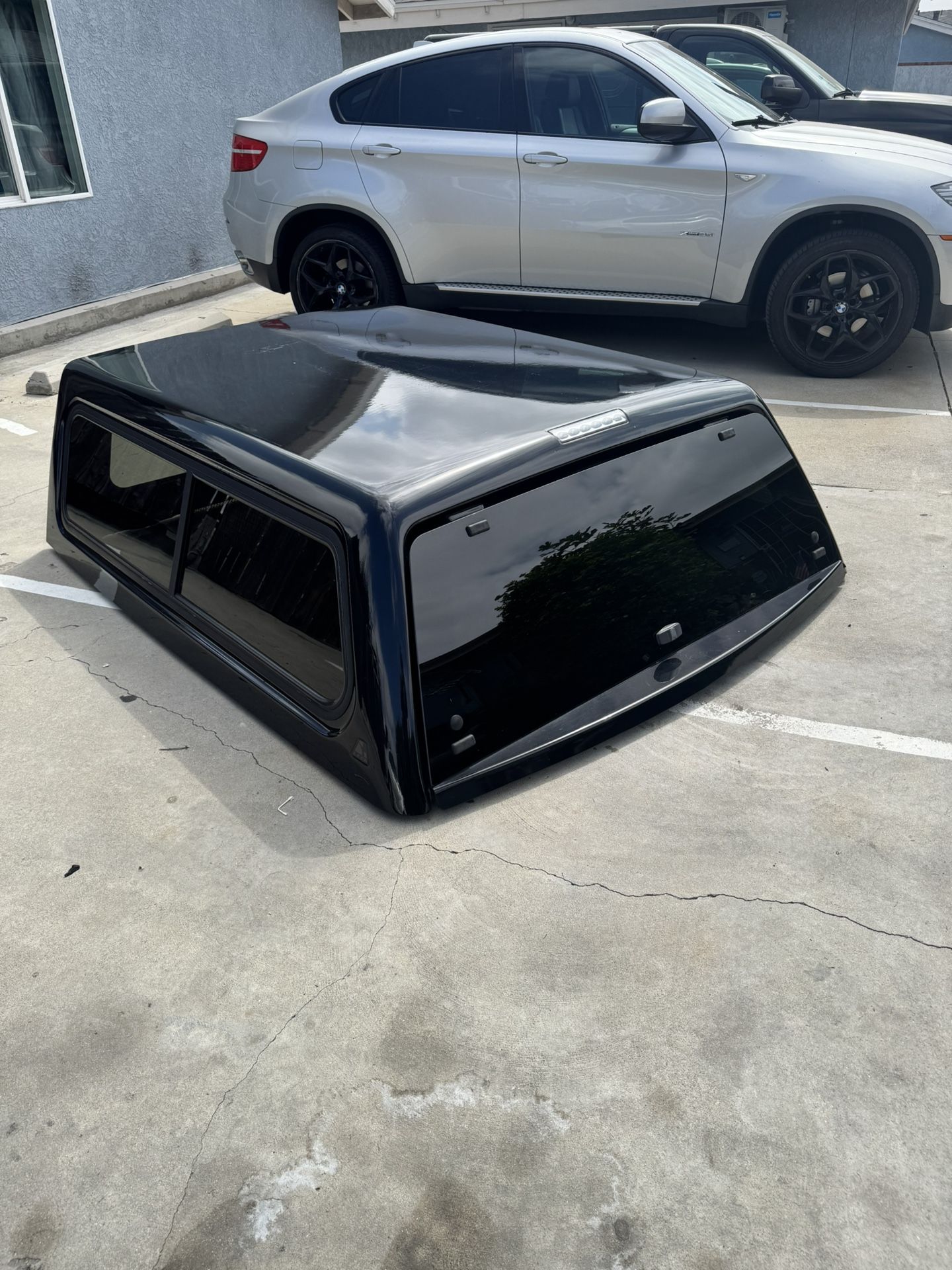 Leer 100XR  Black Good Conditions Dodge Short Bed 1500& 2500 