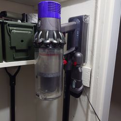 Dyson V10 Absolute With All The Attachments 