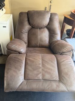 Ashley furniture comfy recliner
