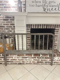 Beautiful Refinished Antique Jenny-Lind Heirloom Spindle Style Wooden Full Size Headboard 