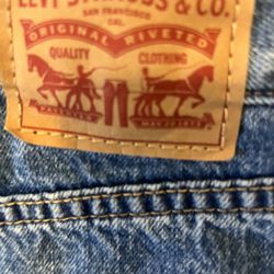 Mom, jeans Shorts Levi’s size 18Winches on the ruler