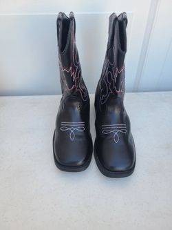 Kids boots/67th ave and Thomas