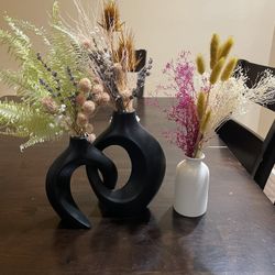 Decorative Vases And Dried Flowers