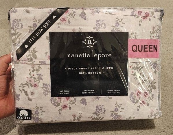 Nanette Lepore 4-piece Queen Size sheet set made of 100% cotton. (Queen )(Brand New)