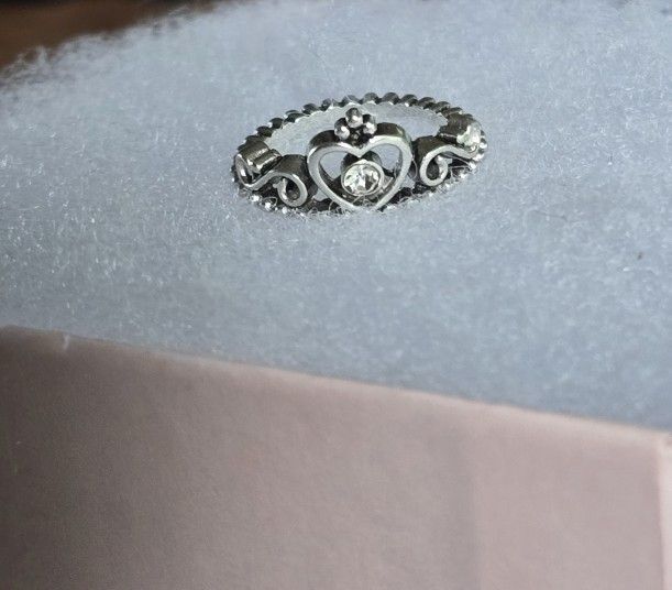TIARA HEART CZ CHIP NEW SIZE 6 SILVER RING