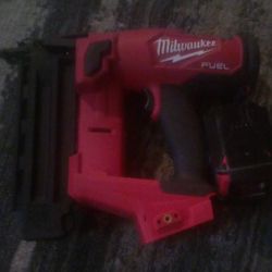 Milwaukee 18 Gauge Crown Nailer W/ Battery