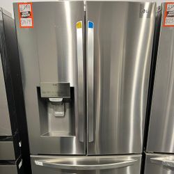 LG refrigerator. WE DELIVER 🚚