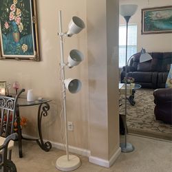 3 Bolb Standing Lamp  Adjustable