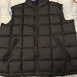 Black Cabela's puffer vest 