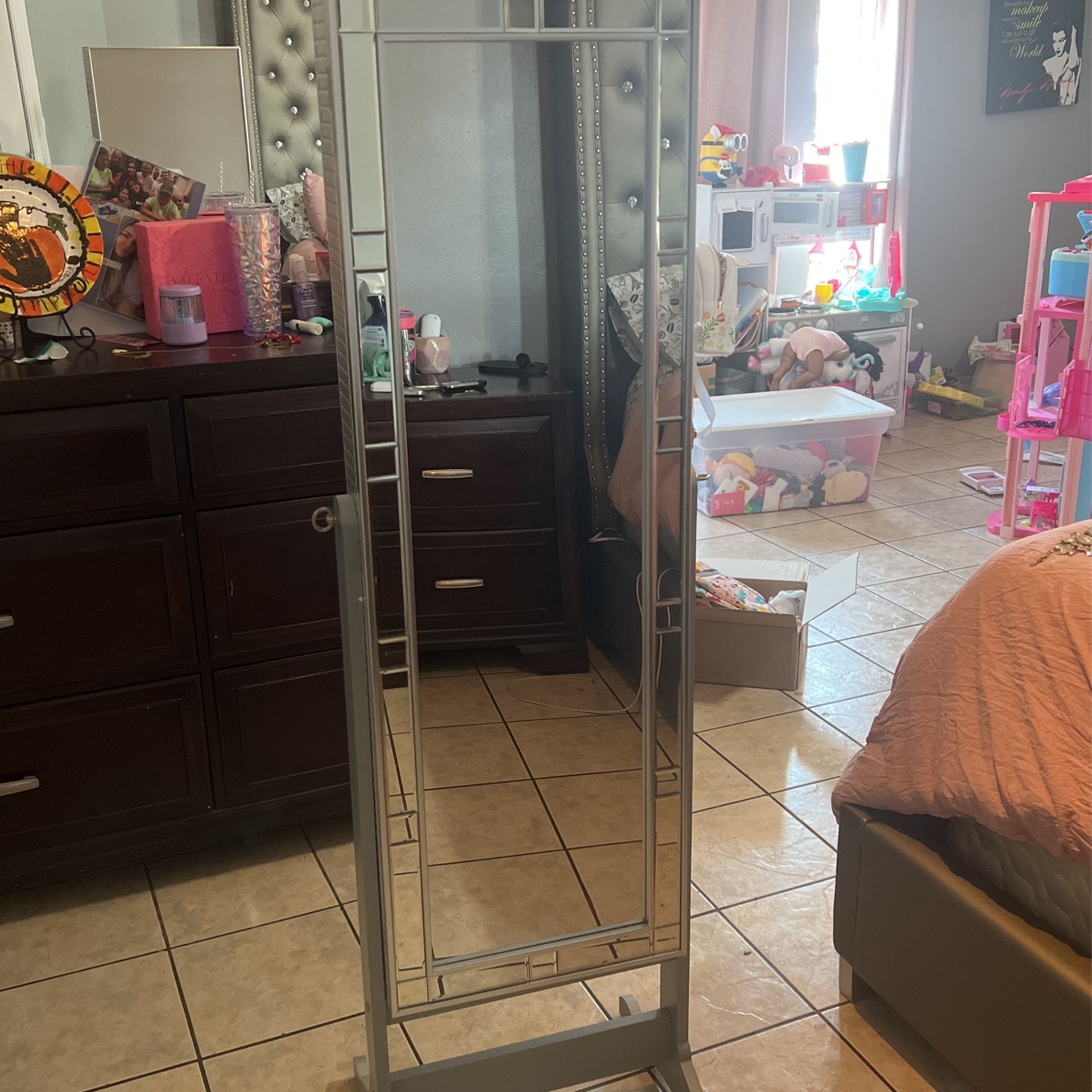 Jewelry Storage Cabinet With Mirror
