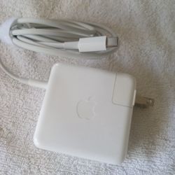 GENUINE APPLE AC ADAPTER 61W USB-C POWER FOR MACBOOK PRO/AIR 20.3V/3A, 15V/3A, 9V/3A, 5.2V/3A
