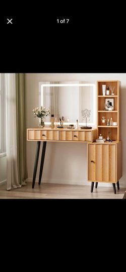 Brand New High End Vanity  With Light Up Mirror 3 Drawers 