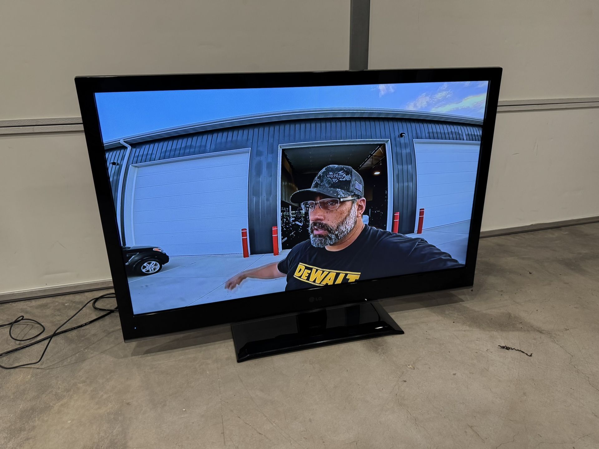 LG 42”inch. NOT SMART TV, NO REMOTE !! -35ave & Glendale