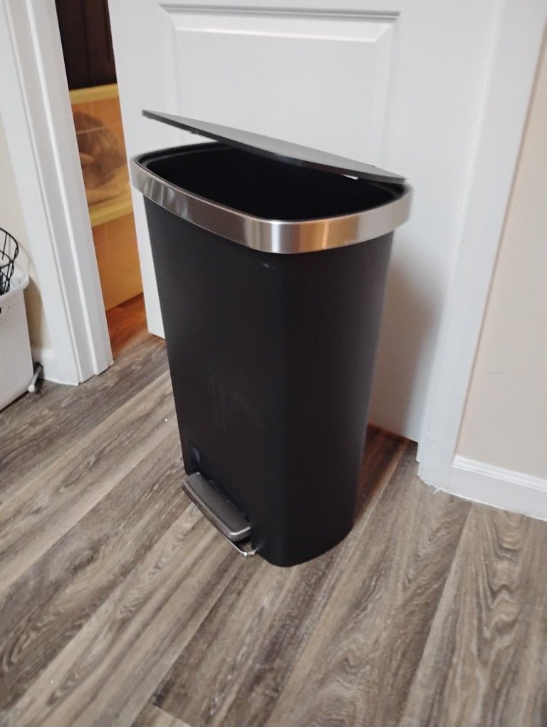 Locking Lid Step Trash Can Black - Brightroomâ„¢: 13 Gallon Indoor Kitchen Garbage Can, Spot Clean, 25.6" HX18"LX12"W