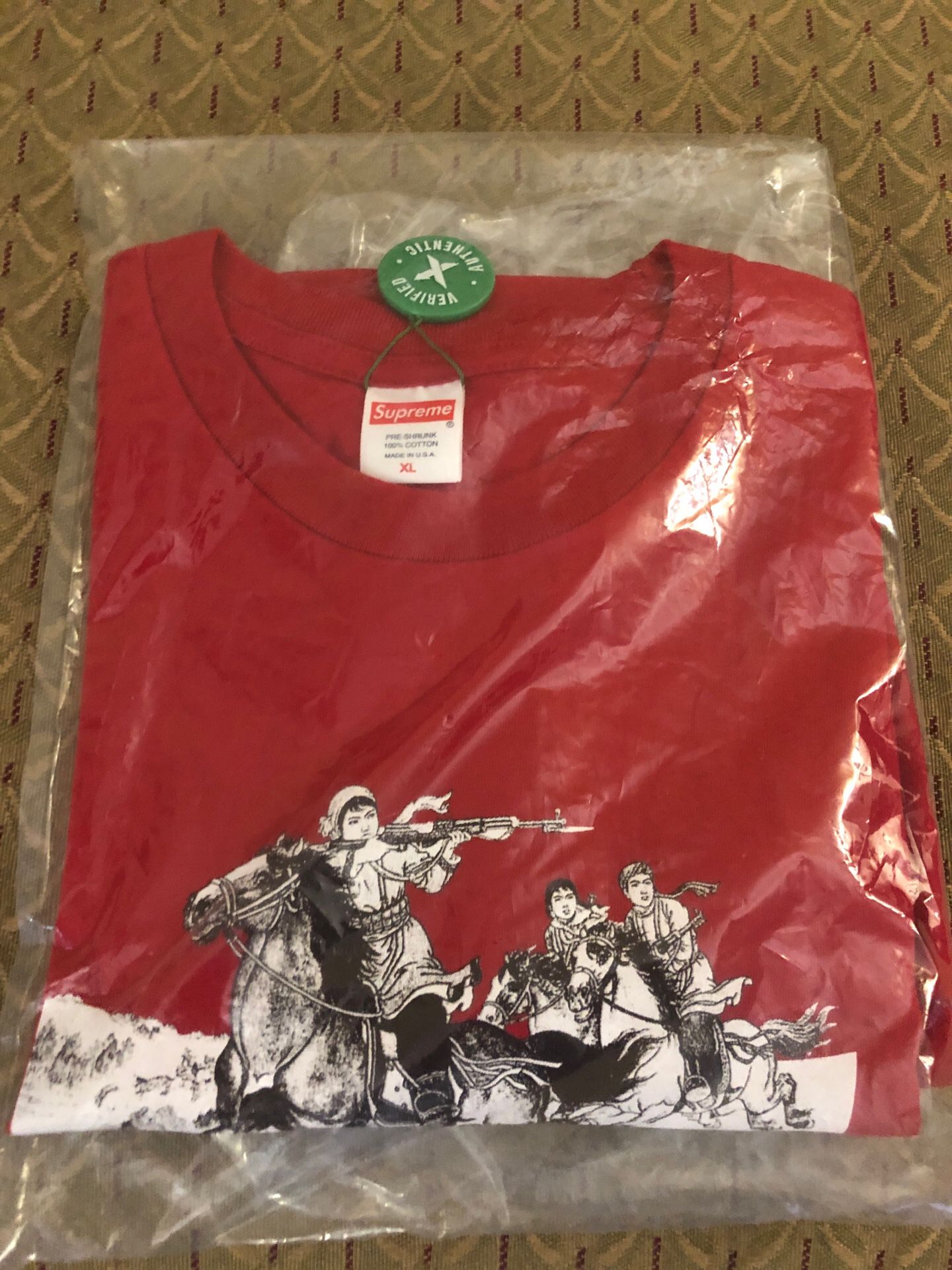 Supreme tee new never used XL