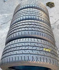 235 45 18 Goodyear tires Con 80% de Vida Las 4