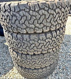275/70/18 Bfgroodrich Selling a set of 4 tires in excellent condition 🫡