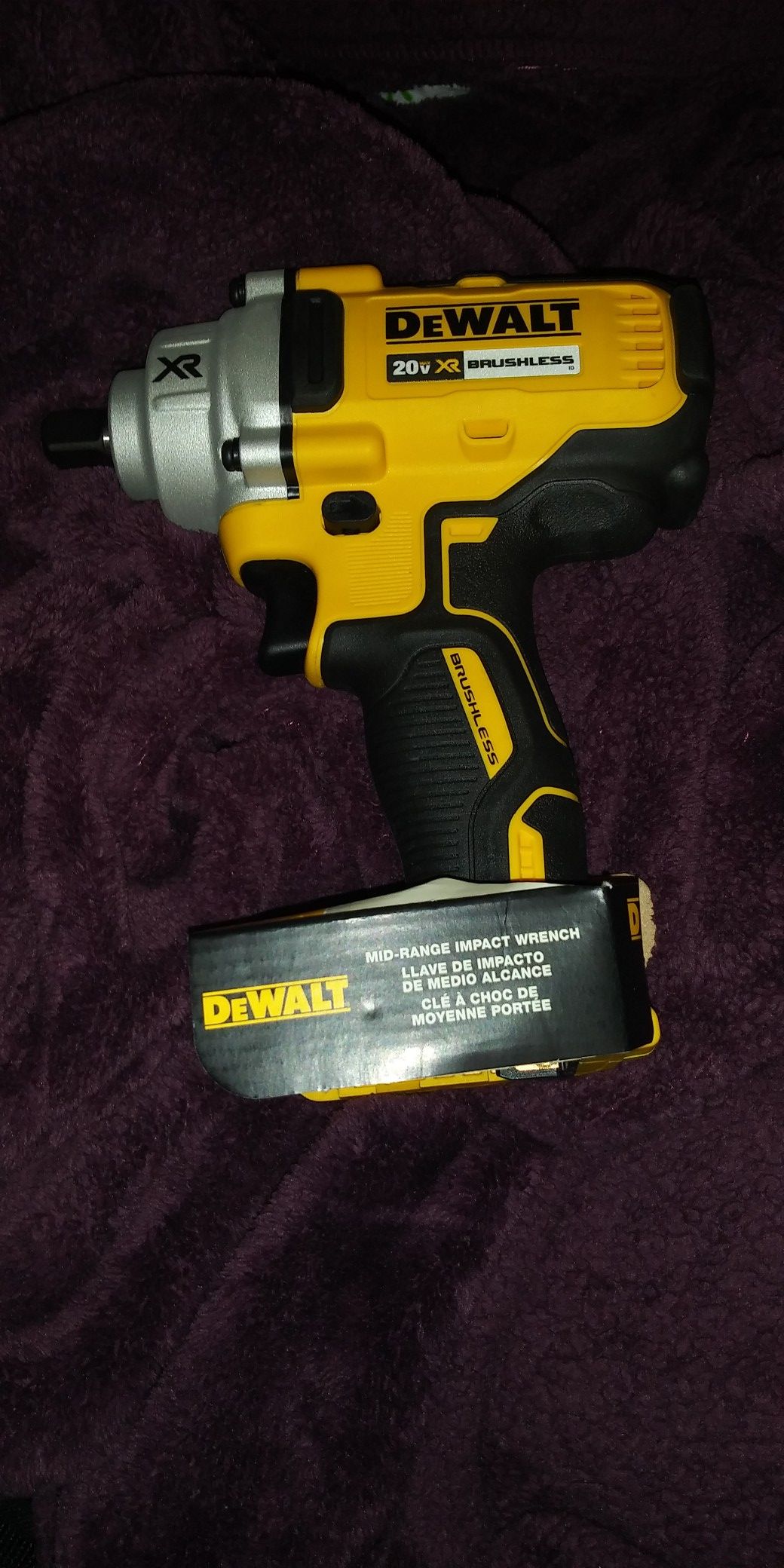 1/2 mid range impact by dewalt