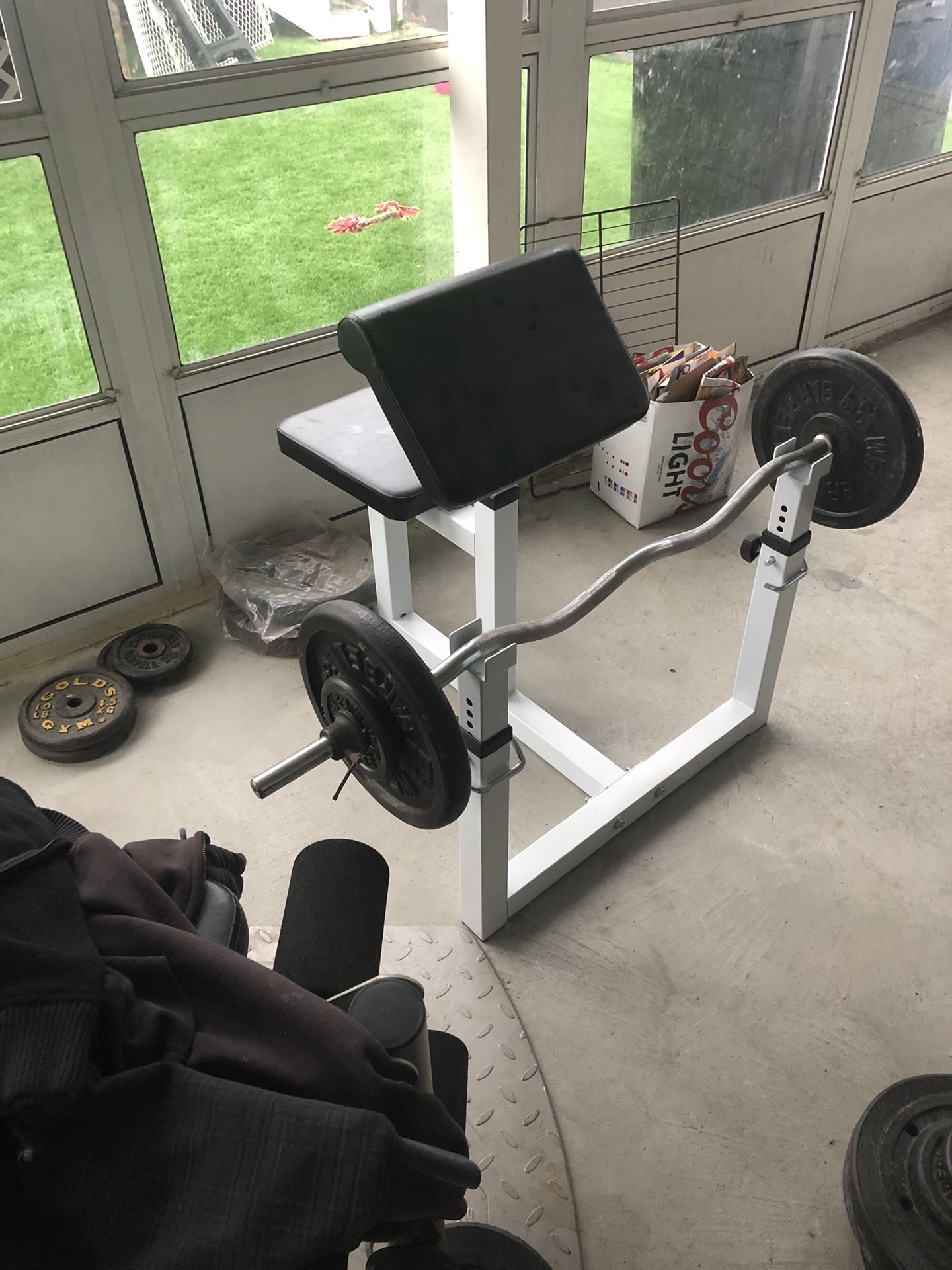 Brand new Curl bench with curl bar and up to 100lb weight included