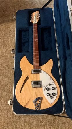 Rickenbacker Mapleglo Hollow Body With Case. 1995 Model Excellent Condition