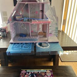 LOL Doll Surprise winter doll house w/ extras