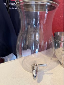 Beverage party container