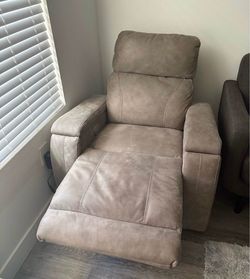 New recliner need gone today I am moving