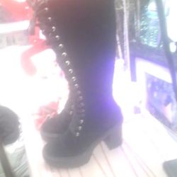 BLACK LACE UP BOOTS SIZE 8½