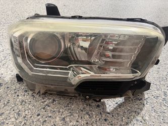 Toyota Tacoma Headlight Assembly