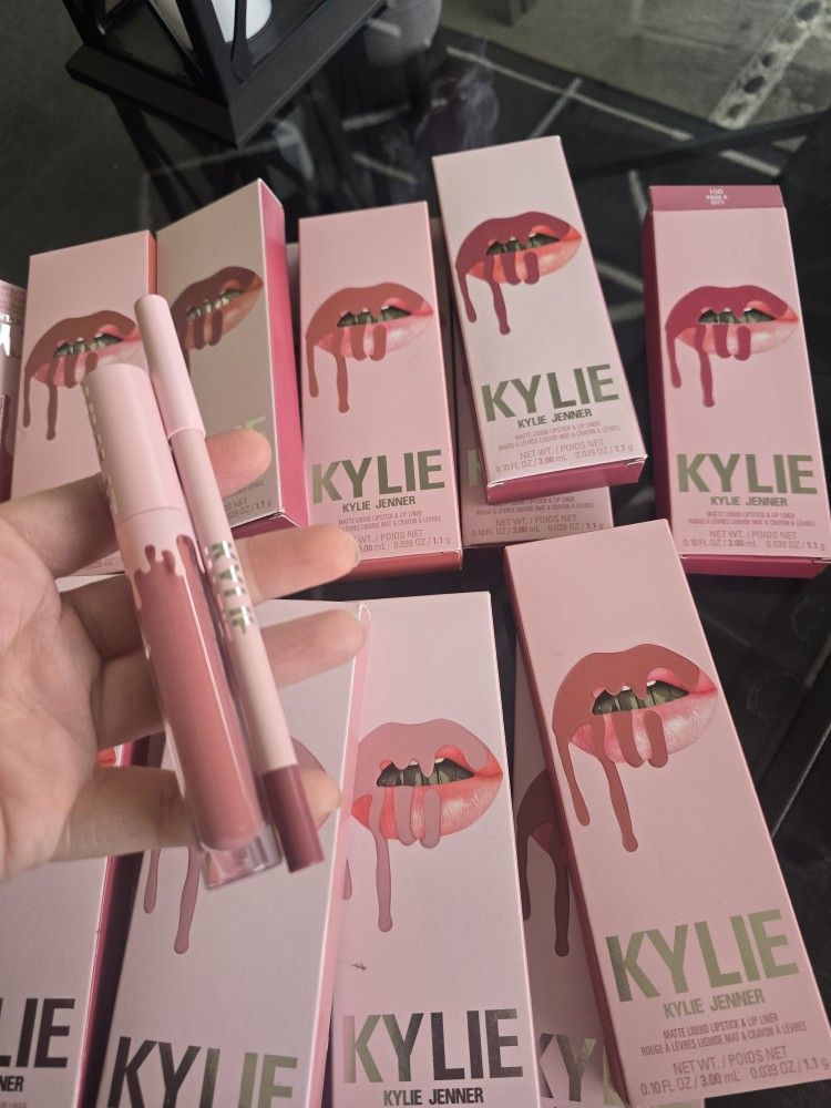 Kylie Jenner Matte Liquid Lipstick With Lipliner Original Not A Copy Available In Different Shades $10each , 5 Buy Get One Free