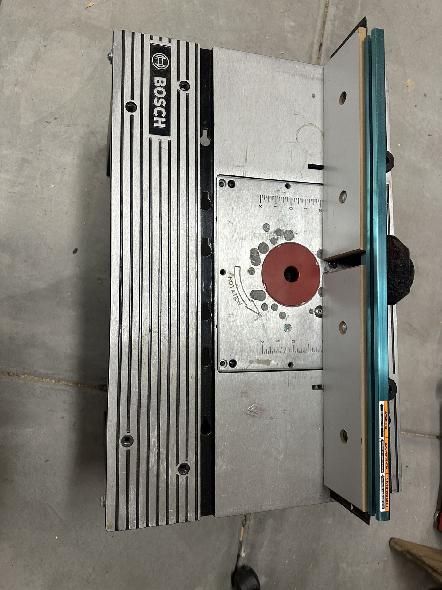 Router With Aluminum Lift Table