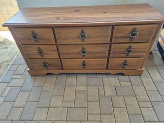 Vintage oak 9 drawers dresser in good condition