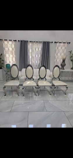 Like New dining table with 4 New chairs