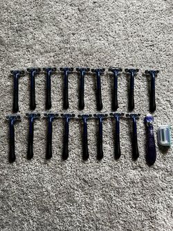 Gillette Blue3 Disposable Razors 17 ct + Venus Handle & Cartridge Bundle New